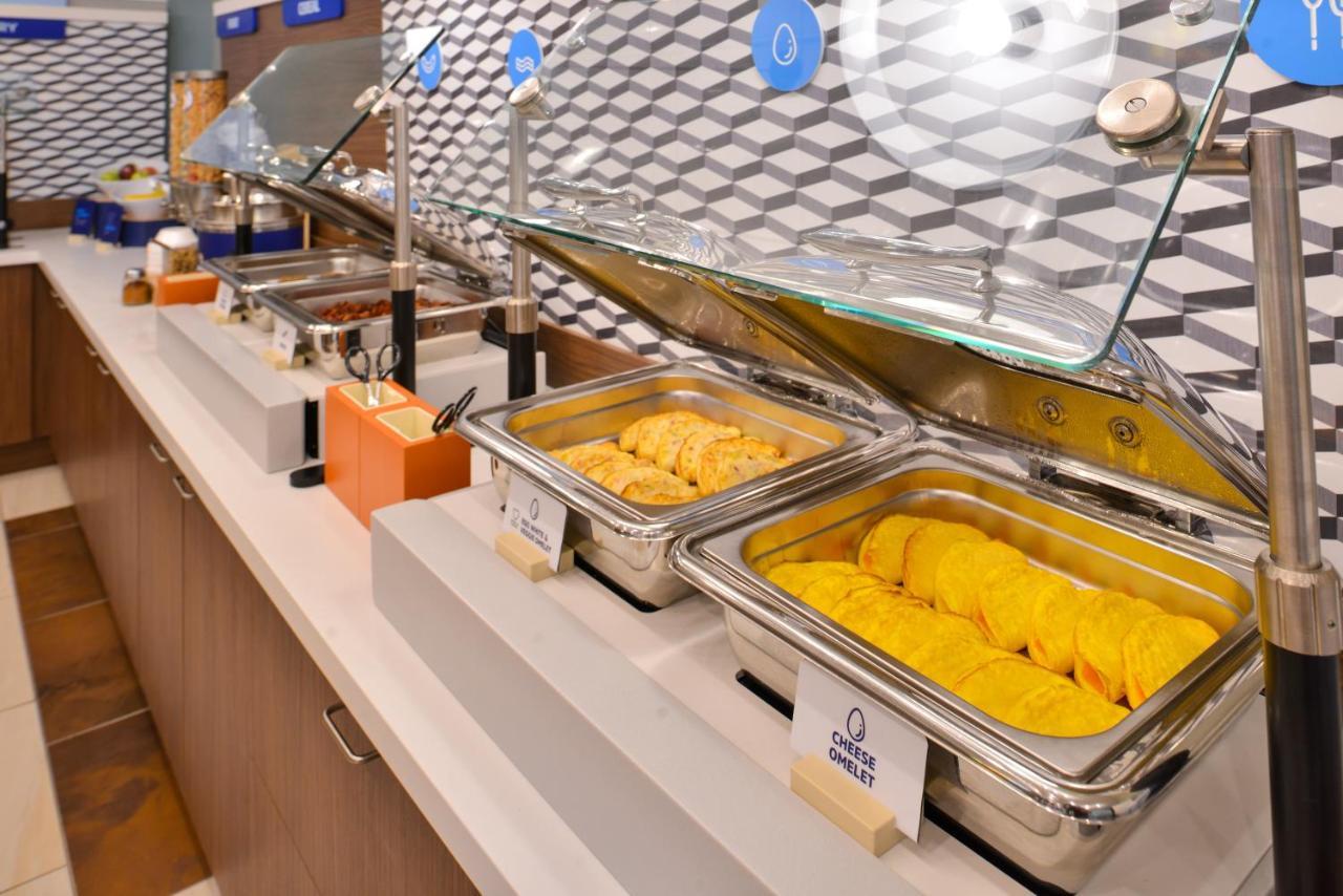 Holiday Inn Express & Suites Chicago - Hoffman Estates By Ihg Exteriör bild